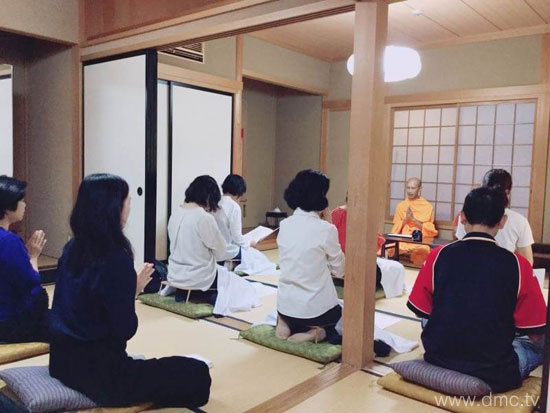 พระอาจารย์จากศูนย์ปฏิบัติธรรมชาวญี่ปุ่น สอนสมาธิให้กับชาวญี่ปุ่น