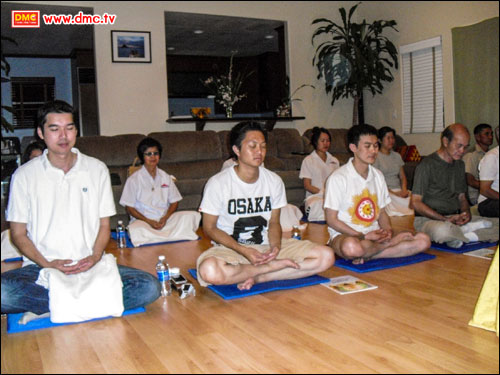 วัดพระธรรมกายแคลิฟอร์เนีย จัดปฏิบัติธรรมบ้านกัลยาณมิตร