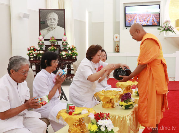 วัดพระธรรมกายฟลอริดา จัดพิธีถวายคิลานเภสัช