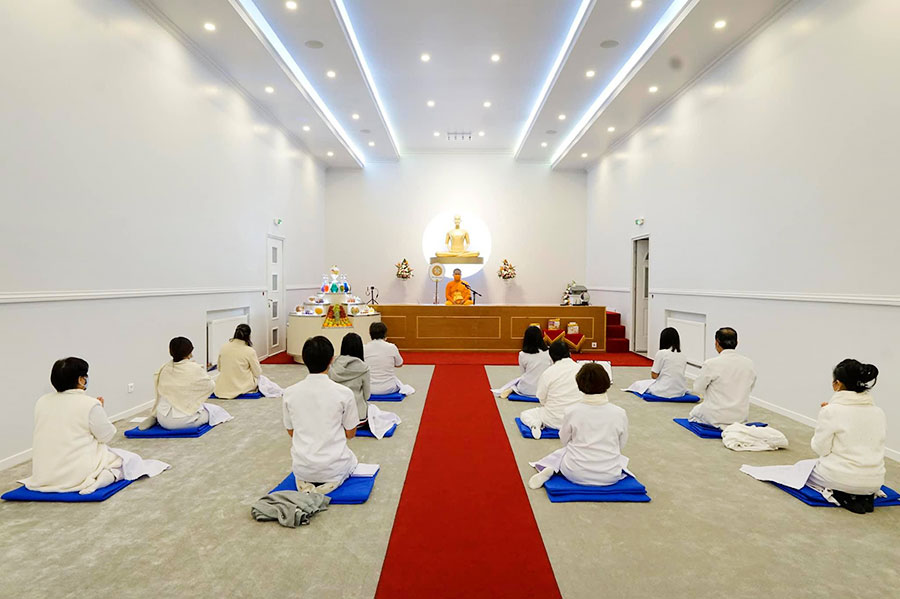 วัดพระธรรมกายบอร์คโด จัดพิธีบูชาข้าวพระ