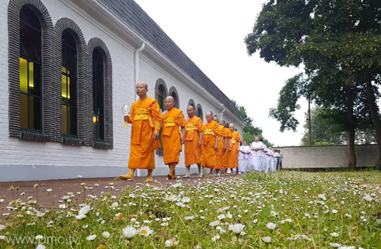 วัดพระธรรมกายเบเนลักซ์ จัดงานวิสาขบูชา