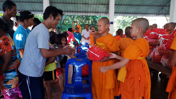 วัดพระธรรมกายและมูลนิธิธรรมกาย ช่วยภัยน้ำท่วม จ.อุบลราชธานี