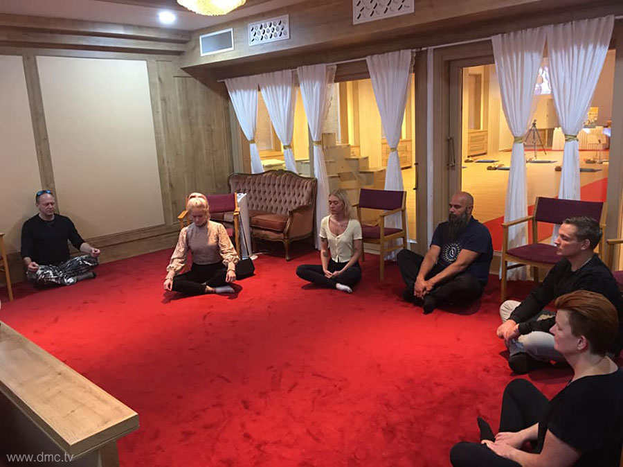 ชาวสวีเดนในเมืองบูโรส ร่วมฝึกสมาธิ ณ วัดพระธรรมกายบูโรส