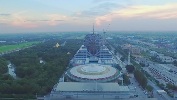 DhammakayaTemple : One of the Biggest Buddhist Temple in the World