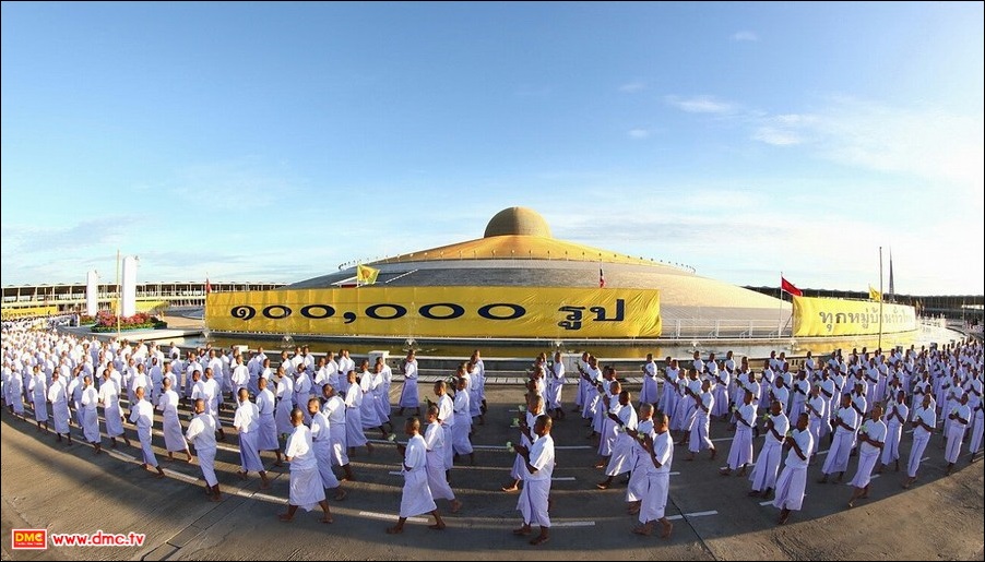 พิธีเวียนประทักษิณและวันทาเจดีย์ในวันบรรพชา