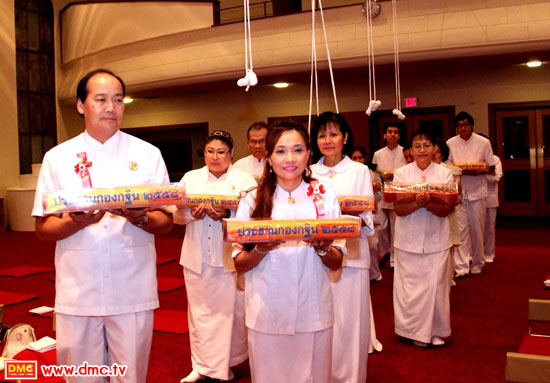 วัดพระธรรมกายออเรกอน จัดพิธีหล่อรูปเหมือนหลวงปู่