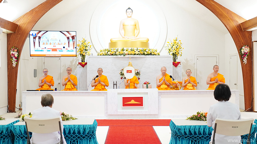 วัดพระธรรมกายซีแอตเติล จัดพิธีทอดผ้าป่าบำรุงวัด