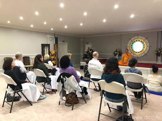 วัดพระธรรมกายแมนเชสเตอร์ จัดสอนสมาธิชาวท้องถิ่น