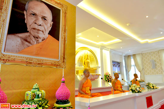 วัดพระธรรมกายสวิตเซอร์แลนด์ จัดพิธีหล่อรูปเหมือนหลวงปู่