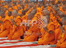 ภาพข่าวพิธีบรรพชาหมู่ธรรมทายาท 1 แสนคน จากสำนักข่าวดัง  AP และ AFP