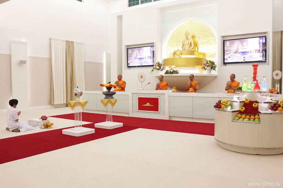 วัดพระธรรมกายฟลอริดา จัดพิธีบูชาข้าวพระ