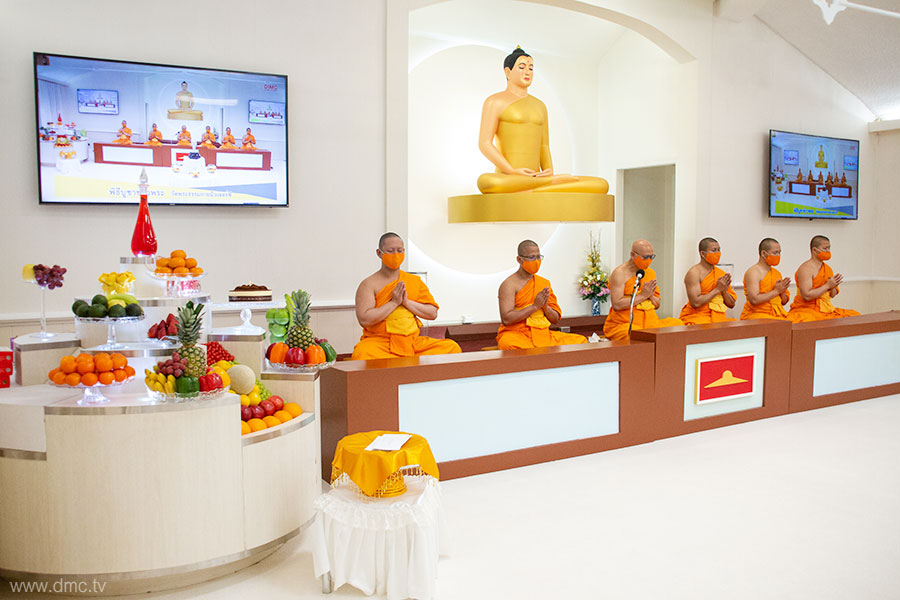 วัดพระธรรมกายนิวเจอร์ซี จัดบูชาข้าวพระ