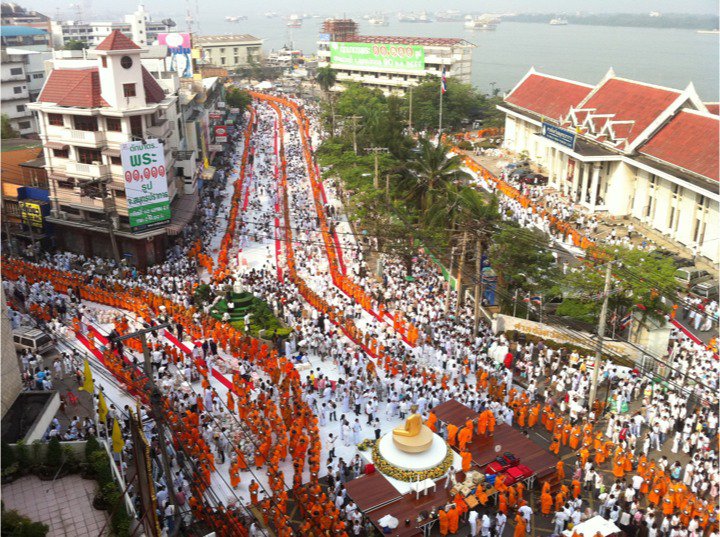 ตักบาตรสมุทรปราการ 11,111 รูป