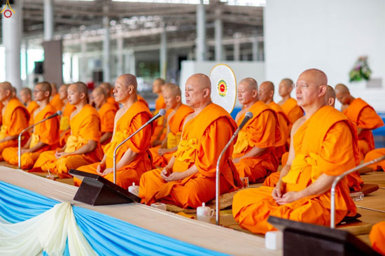 วัดพระธรรมกาย จัดพิธีถวายยารักษาโรค