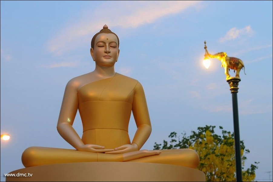 The Morning Alms Offering to 12,600 Monks in Suphanburi province