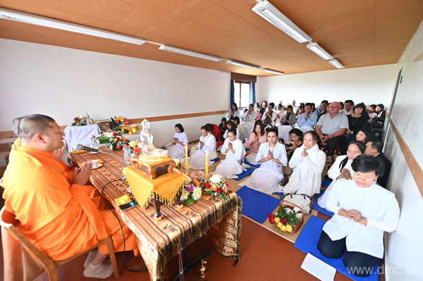 วัดพระธรรมกายสวิตเซอร์แลนด์ จัดปฏิบัติธรรมเมืองลาโซเดอฟอน
