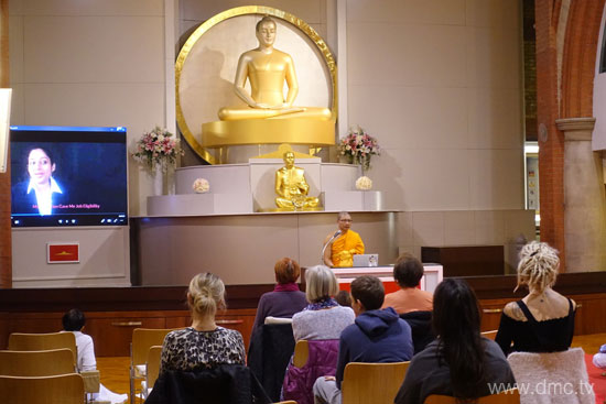 วัดพระธรรมกายลอนดอน จัดสอนสมาธิชาวท้องถิ่น