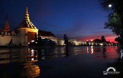 ชมภาพชุดแม่น้ำเจ้าพระยาเอ่อนองท่วมหน้าพระบรมมหาราชวัง