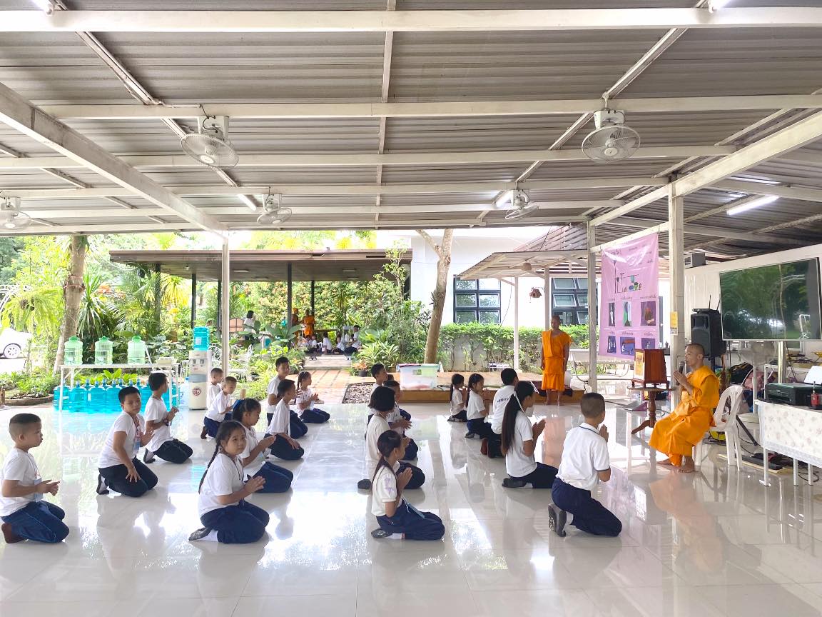 นักเรียน รร.บ้านโป่งฮึ้ง เข้าค่ายอบรมศีลธรรม ณ ศูนย์ปฏิบัติธรรมเชียงราย