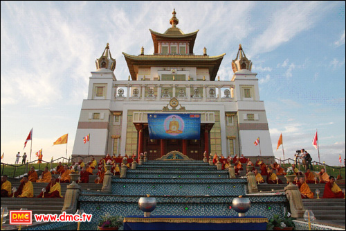 โคมประทีปแห่งพุทธบูชาสว่างเจิดจ้า ณ สาธารณรัฐคาลมีเกีย