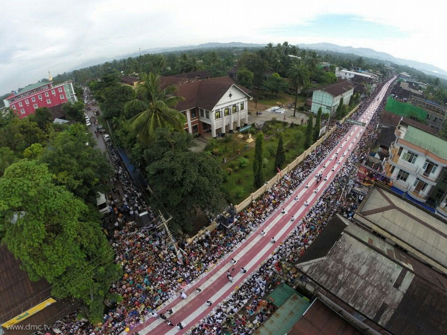 ตักบาตรพระพม่า - ไทย 10,000 รูป ณ เมืองมัณฑะเลย์