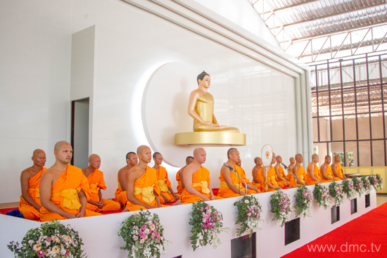ศูนย์ปฏิบัติธรรมสวนลำดวนสวรรค์ จัดพิธีทอดผ้าป่าสามัคคี