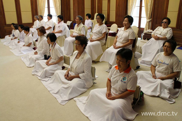 วัดพระธรรมกายแคลิฟอร์เนีย จัดปฏิบัติธรรมใจใสนำสุข