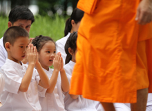 คำอธิษฐานจิต โปรยกลีบดาวรวย ต้อนรับพระธุดงค์ธรรมชัย