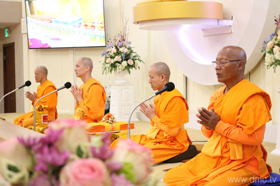 วัดพระธรรมกายแคนซัส จัดพิธีบูชาข้าวพระ