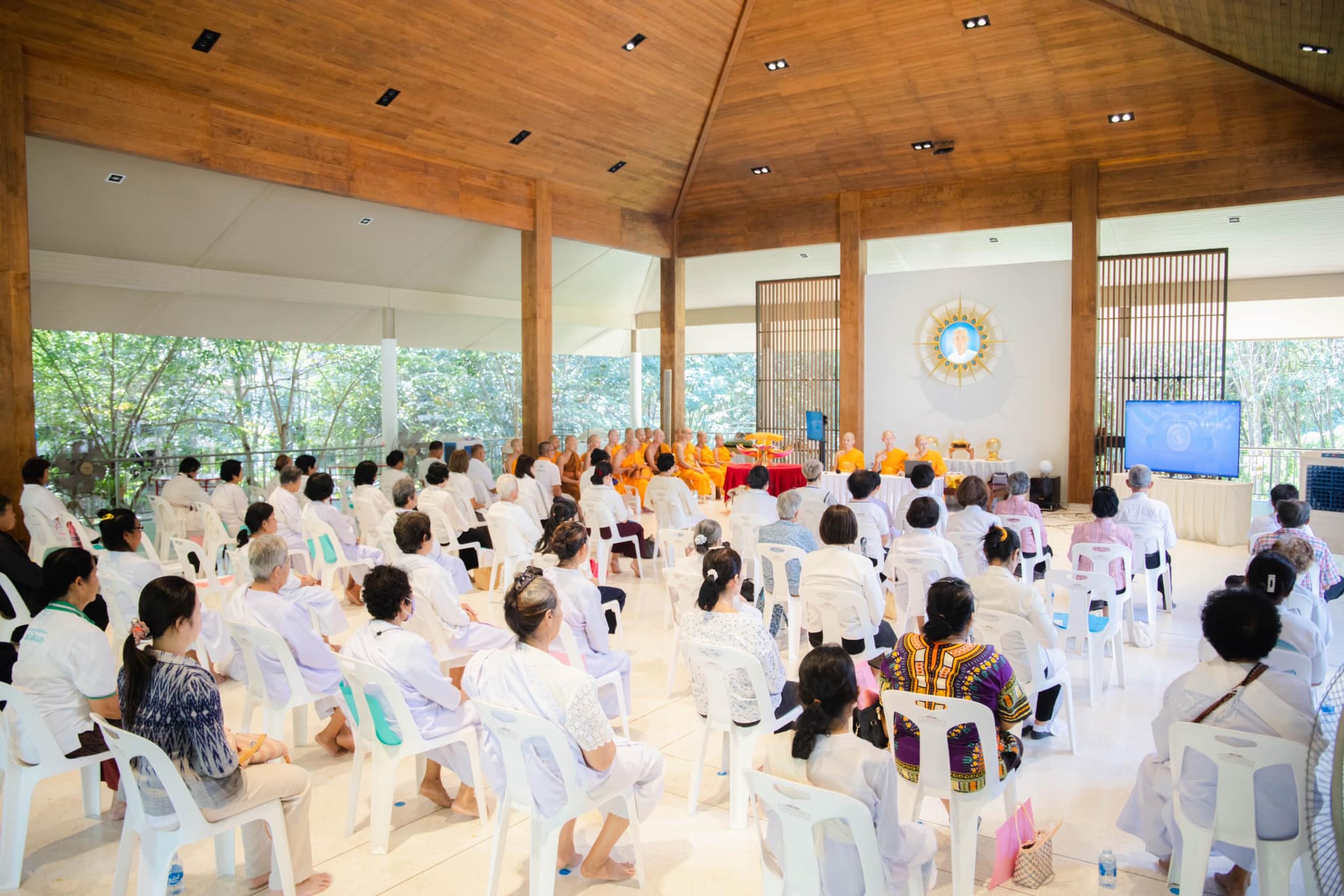 คณะกัลยาณมิตรจังหวัดเลย ร่วมสัมมนาบวชพระ 3,000 รูป และโครงการกฐินสามัคคีทั่วไทย 5,000 วัด
