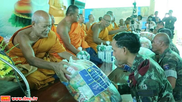 พิธีมอบอาหารตักบาตร ณ ศูนย์อบรมเยาวชนบ้านร่มเย็น จังหวัดนราธิวาส