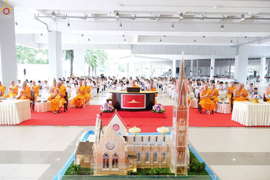พิธีสมโภชมหารัตนรังสีสีหบัญชร วัดพระธรรมกายนิวคาสเซิล 