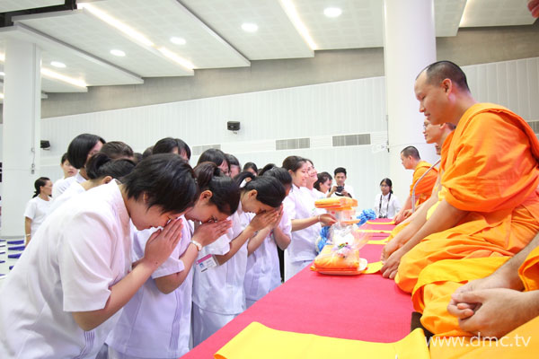 ธรรมทายาทหญิงรุ่นที่ 35 จัดกิจกรรมถวายจตุปัจจัยไทยธรรม