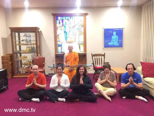 วัดพระธรรมกายออเรกอน จัดสอนสมาธิ
