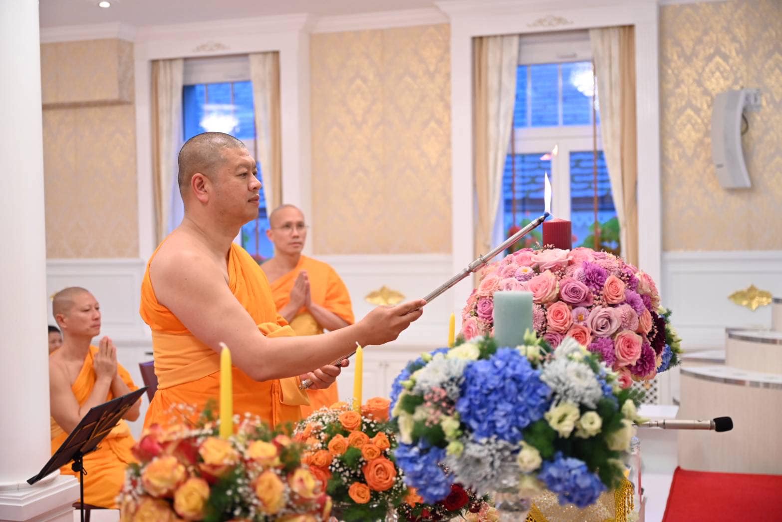 วัดพระธรรมกายสวิตเซอร์แลนด์ จัดพิธีจุดบุปผามาลาประทีป : ข่าว ...