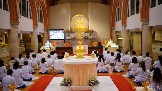 วัดพระธรรมกายลอนดอน จัดพิธีบูชาข้าวพระ