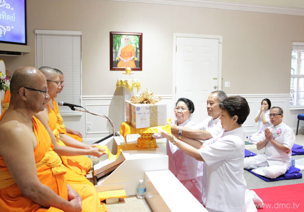 วัดพระธรรมกายเทนเนสซี จัดพิธีถวายหลอดไฟ