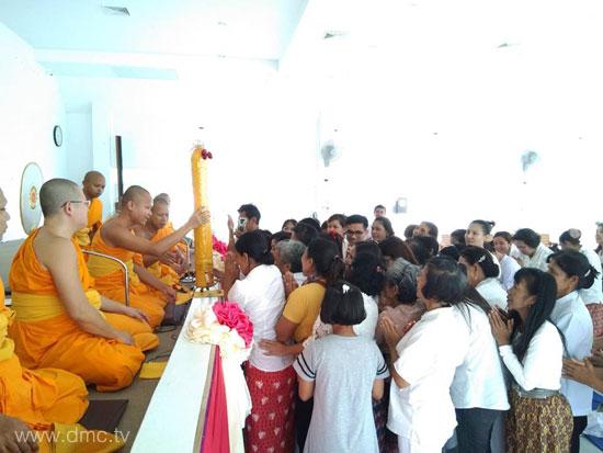 ชมรมใจใสจังหวัดสงขลา ถวายเทียนพรรษาแด่วัดใน จ.สงขลา