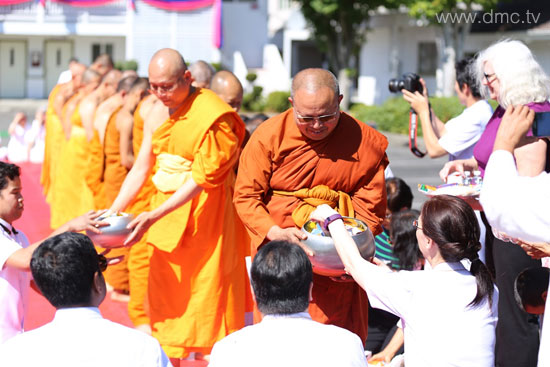 วัดพระธรรมกายซีแอตเติล จัดพิธีทอดผ้าป่าฉลองครบรอบ 19 ปี