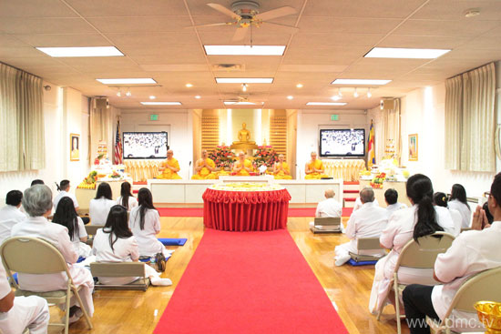วัดพระธรรมกายบอสตัน จัดพิธีบูชาข้าวพระ