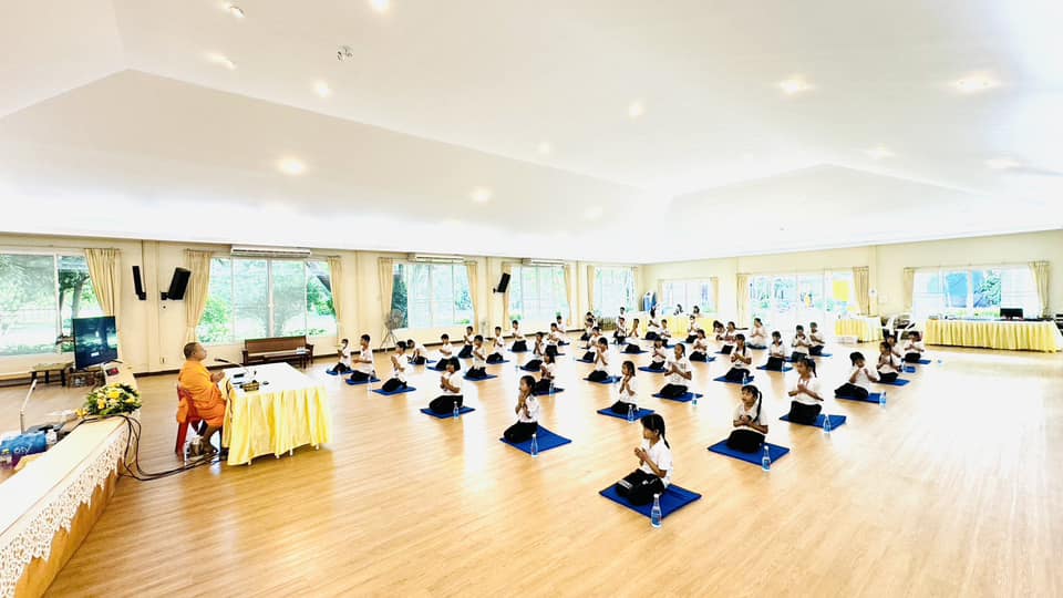 นักเรียนโรงเรียนบ้านร่องเผียว เข้าค่ายอบรมความดีสากล ณ ศูนย์ปฏิบัติธรรมเชียงราย