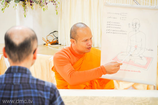 วัดพระธรรมกายโอซาก้า จัดปฏิบัติธรรมแก่ชาวท้องถิ่น