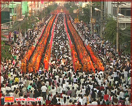 ตักบาตรพระ 12,500 รูป จังหวัดเชียงใหม่