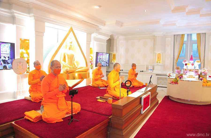 วัดพระธรรมกายนิวคาสเซิล จัดบูชาข้าวพระ