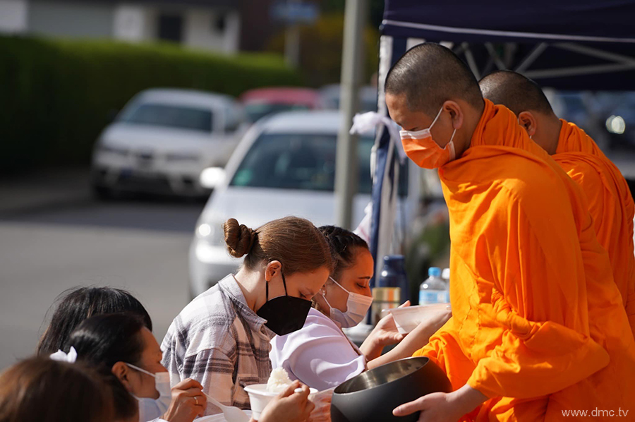 วัดพุทธนอร์ดไรน์ เวสท์ฟาเลน จัดปฏิบัติธรรมเมืองโอเบอร์เฮาเซิน