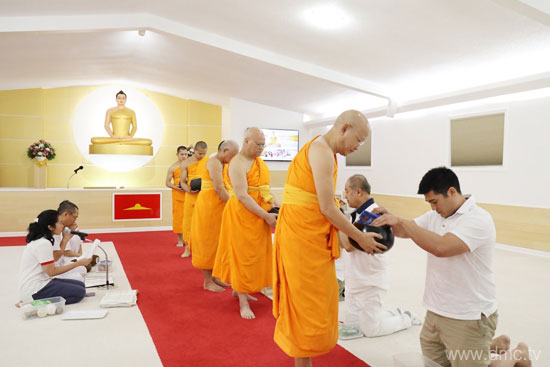 วัดพระธรรมกายจอร์เจีย จัดพิธีทอดผ้าป่าเพื่อบำรุงวัด