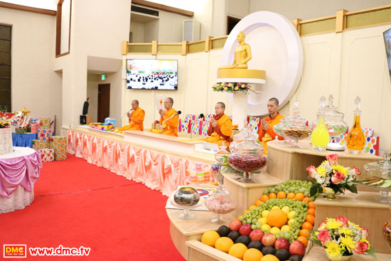วัดพระธรรมกายแคนซัส จัดพิธีบูชาข้าวพระ