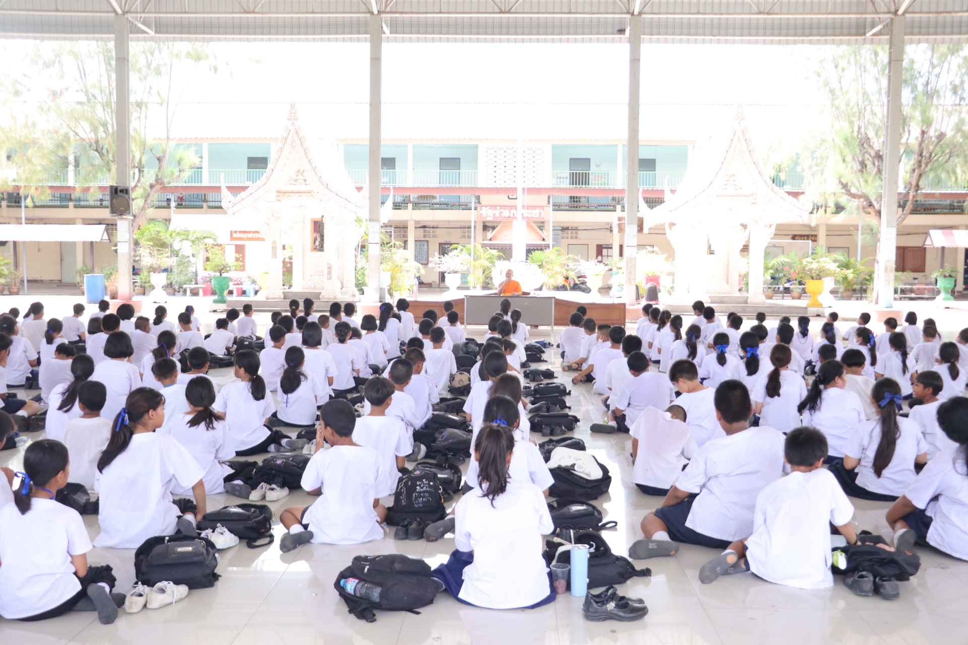 รร.อนุบาลลำนารายณ์ ร่วมกิจกรรมนั่งสมาธิ เพื่อสันติภาพโลก