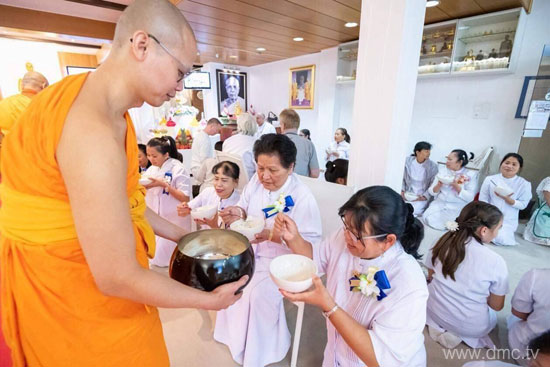 วัดพุทธนอร์ดไรน์ เวสท์ฟาเลน จัดพิธีบูชาข้าวพระ