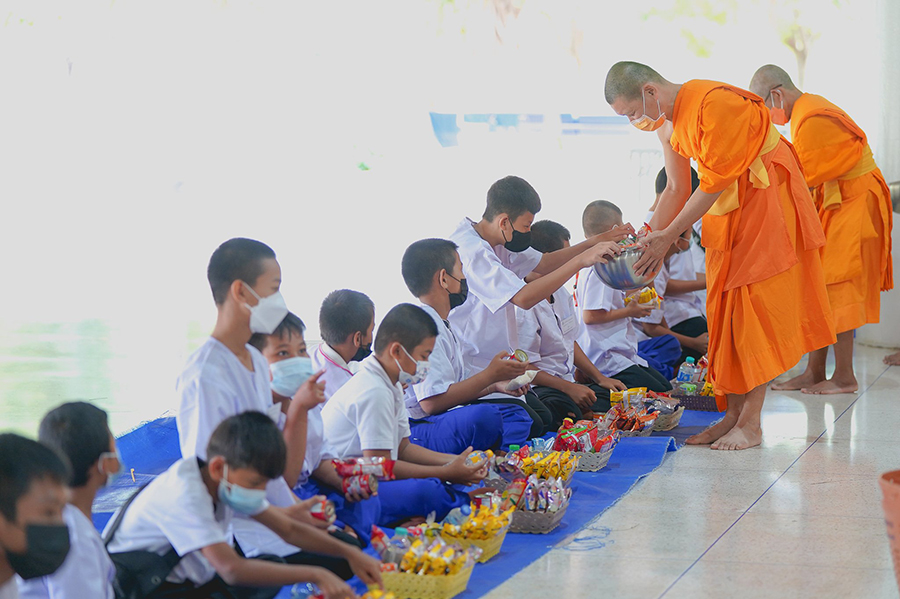 นักเรียนโรงเรียนบ้านซับชุมพล เข้าร่วมโครงการค่ายอบรมศีลธรรม